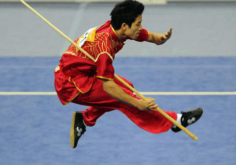 nguyen-manh-quyen-wins-gold-medal-at-asian-wushu-champs-519108-20120824135247-1